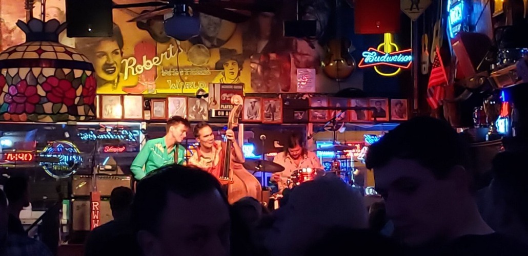 Robert's Western World