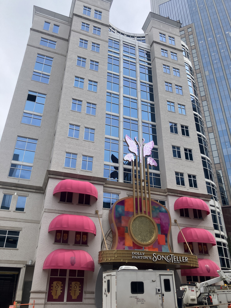 SongTeller Hotel Dolly Parton's SongTeller Hotel